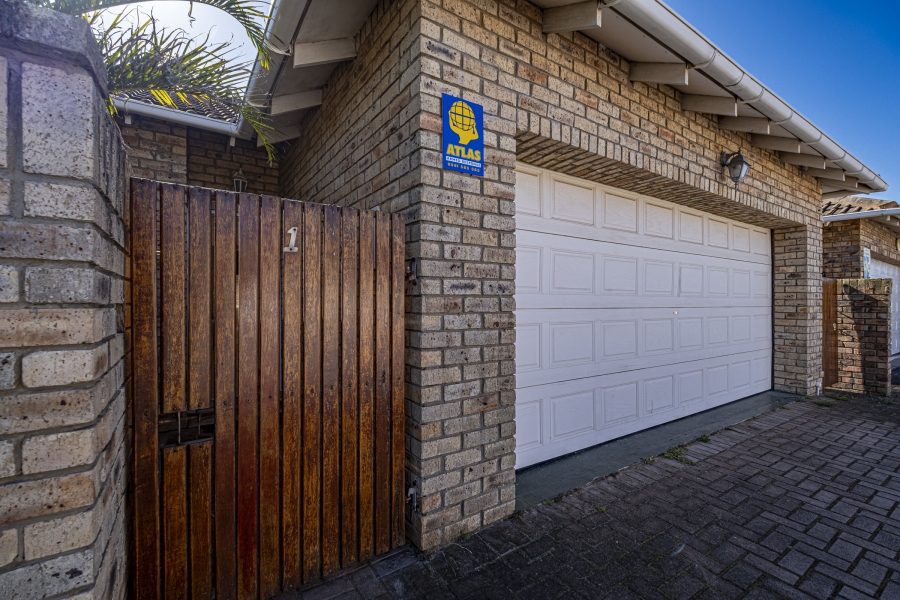 3 Bedroom Property for Sale in Summerstrand Eastern Cape
